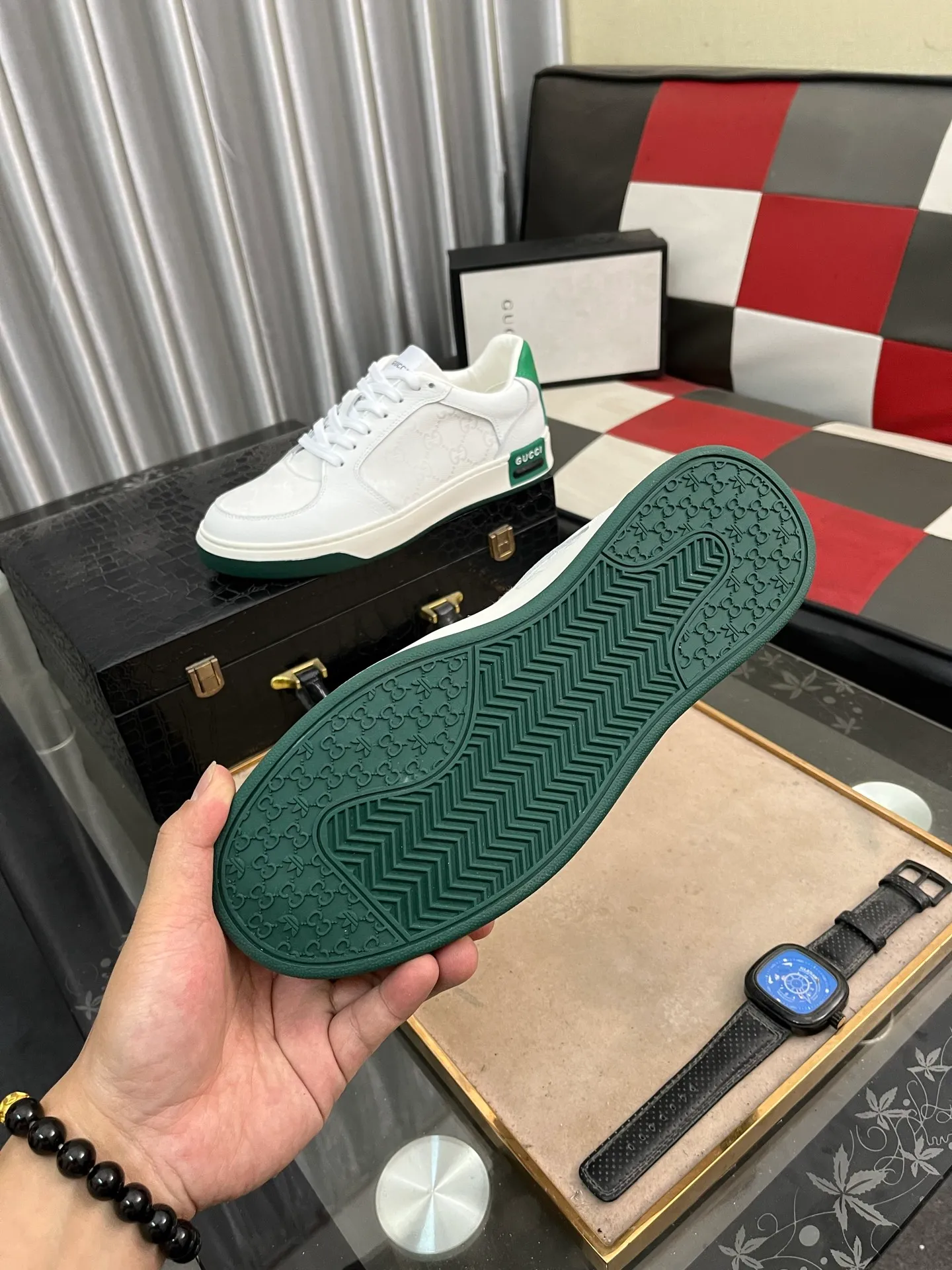 Men's shoes💰420⌚️⌚️[GUCCI] Gucci men's casual shoes are absolutely popular🔥The ultimate matching item for trendy men! The charm of super texture is unstoppable. This is the main recommendation. The upper is made of high-quality cowhide, with pig lining feet and wear-resistant rubber sole. It is noble and elegant! Extremely comfortable🎁🎁You can be as handsome as you want💪 Available in sizes 38-44 and 3️⃣colors